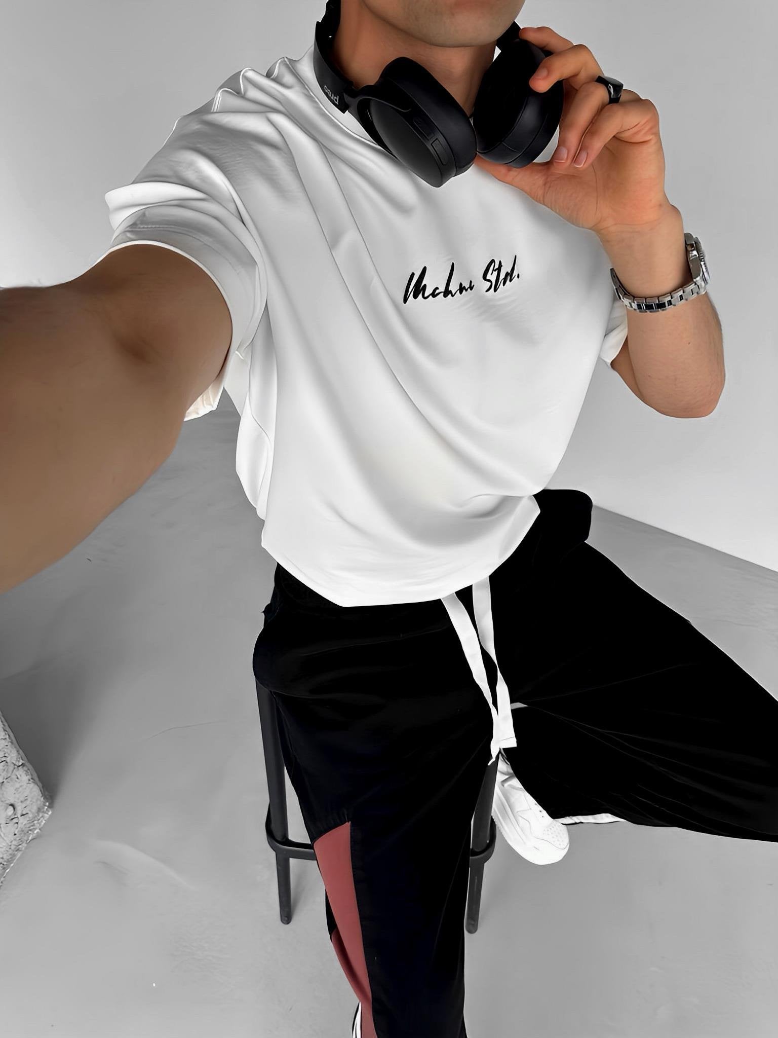 White - Red Carpet Pattern- Printed Oversize T-Shirt